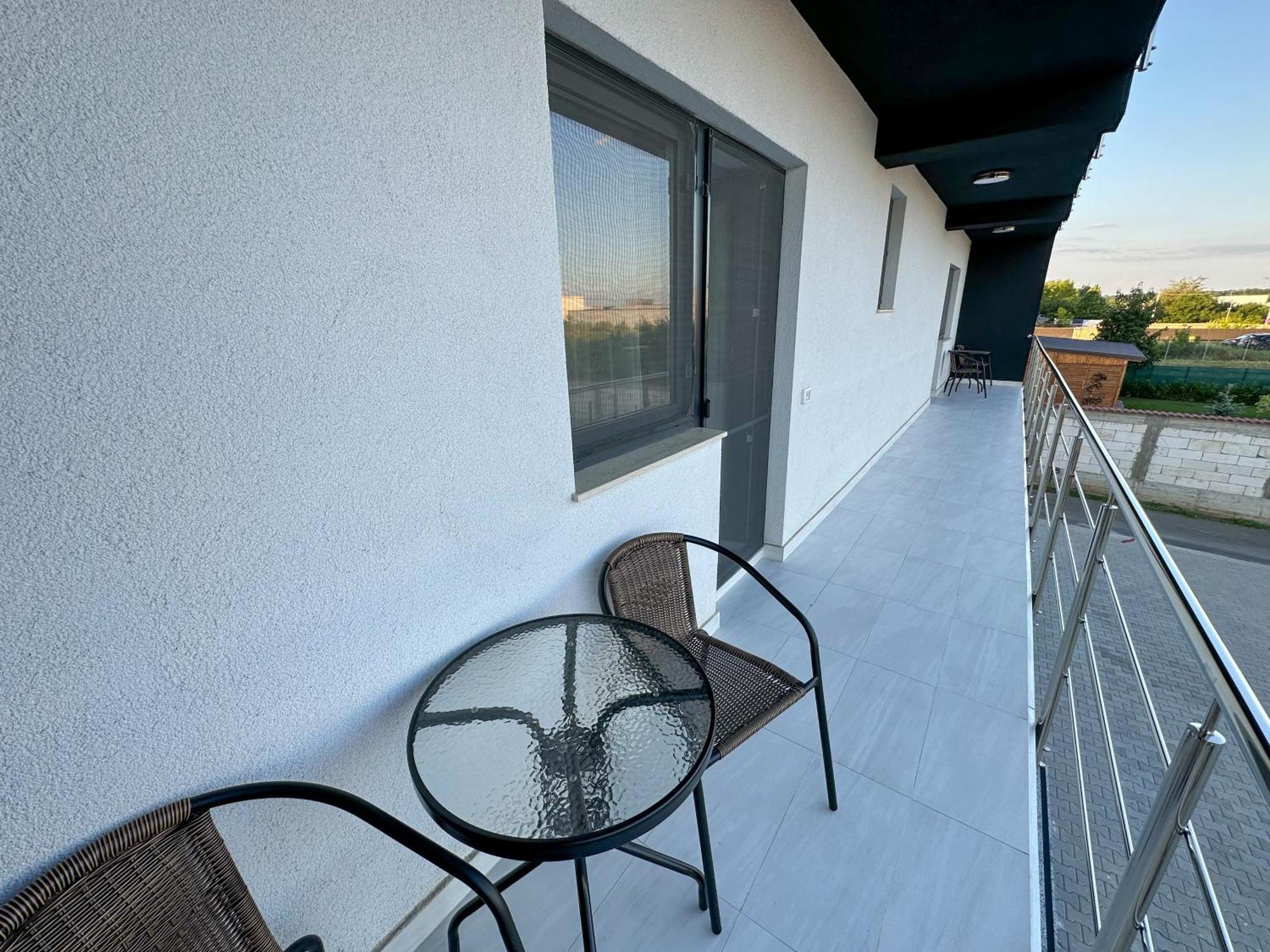 Ferienwohnung Zim Family Airport Otopeni Exterior foto